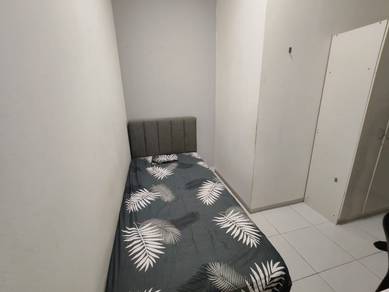 Medium  Room & Small room for rent 📍M3 residence 📍Taman Melati