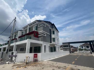 Marminton Home 3 Storey Terrace Corner For Sale