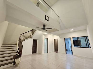 Cheras Sutera Heights Good Condition 3 Storey Superlink for sale