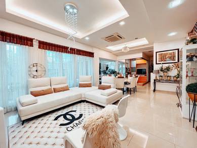 Fully renovated corner lot 2.5 storey semi D cluster ampang