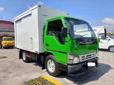 Yr.2013 ISUZU /NKR 55UEEH  10ft 10Kaki Luton Kotak