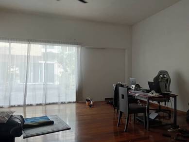 the east utama 4 sty house . 5r 5b . pj . kayu ara