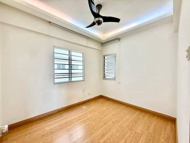 RENOVATED!! 2 Parkings Semarak Taman Raintree, Batu Caves