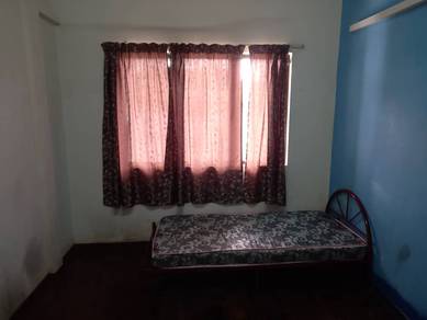Middle Room for RENT [Cheapest in Town]  Cyber Height Vila