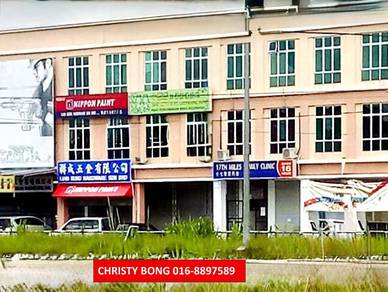 3Storey Commercial Shoplot For Sale Intermediate unit At Siburan