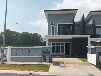 2 sty Corner House, Springhill FOR SALE