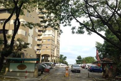 Desa petaling , Winner Court A Apartment with table top nearby TBS LRT