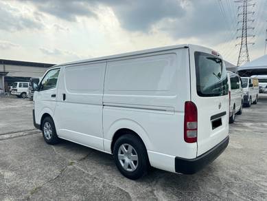 Toyota HIACE 2.5 PANEL VAN - LOAN TINGGI