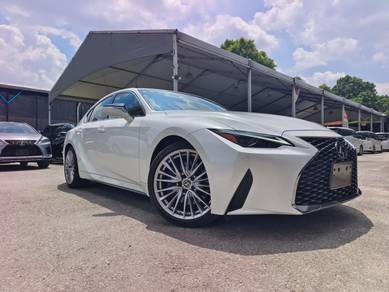 Lexus IS300 2.0 VER-L SUNROOF 4CAM BSM UNREG