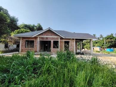 Banglo Pasir Tumboh Kubang Kerian sebelah Sekolah