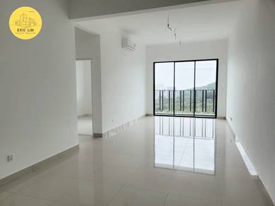 Airport View !! Forestville, 1050 Sqft, Hi-floor, Reno, Corner Unit !!