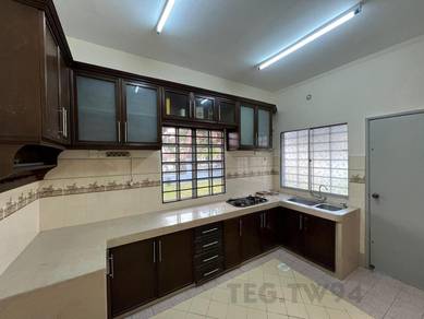 Bukit Tinggi 2 Storey Corner House Partially Furnised For Rent 