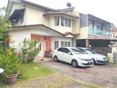 Corner house, cul-de-sac unit, large land, mosque, renovated
