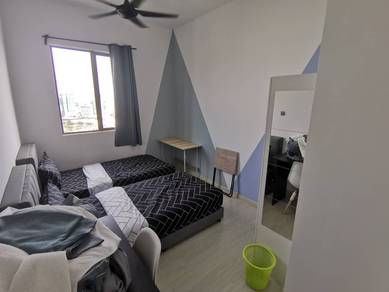 Master room  &Medium & Small room for rent ( Mix unit )📍The Hamilton