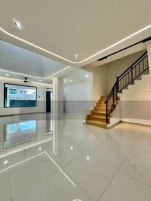 Fully Renovated 2.5 Storey Terrace House Taman Skudai Baru
