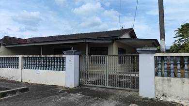 Single Storey Semi Detached House For Sale at 3rd miles pearl Garden