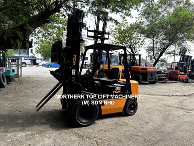 JAPAN Imported TCM 2.5 ton DIESEL HINGED FORKLIFT