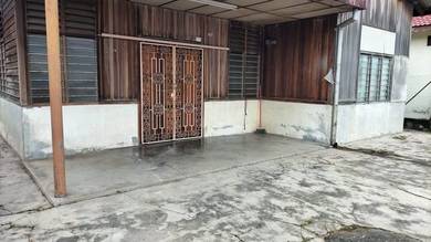 Limited Unit Jenjarom Village Single Storey Wooden Bungalow House Sale