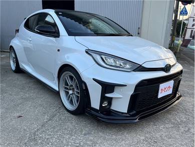 Toyota GR YARIS 1.5 RS with Enkei RPF1