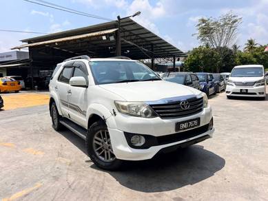 Toyota FORTUNER 2.7 V (AUTO)-RENDAHMUKA