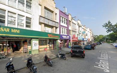 Ground floor 3 Storey Shop Office Desa Latania Facing Main road