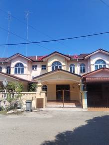 Muar Town Area Double Storey Terrace For Rent ( Newly Paint)