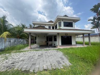 Kampung Tersusun Simpang Empat Jalan Tazali Sitiawan, Perak