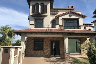 Diamond City Bungalow 5r5b Kitchen Cabinet Aircond nice unit Semenyih
