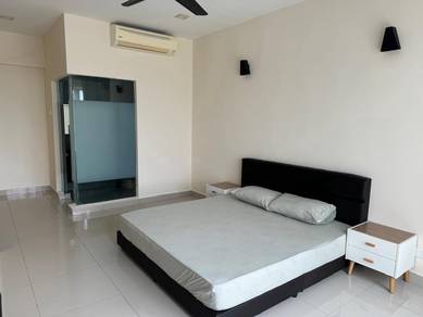 Tropez Residences Tropicana Danga Bay  2 + 1 Bed Fully Furnished Ciq