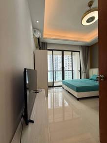 R&F Princess Cove / Phase 1 / Walking distance to CIQ / JB town / Room