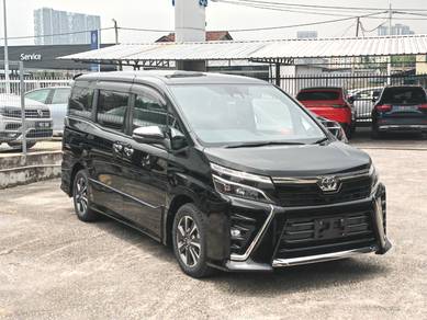 Toyota VOXY 2.0 KIRAMEKI II (A) - 26K KM