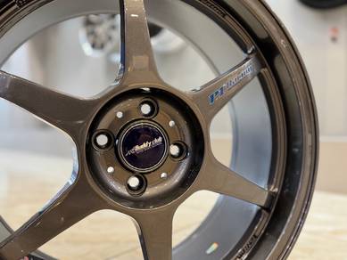 18" Buddy Club P1 Racing 4x100 NGC102 GN2 Ativa