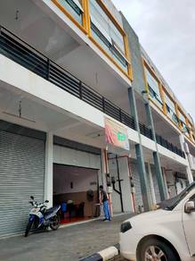 To let Ground and 1st floor shop lot facing Busy Traffic main road 