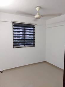 Krystal Heights Greenlane 550sf 2-Bedrooms Partly Renovated 1-Carpark
