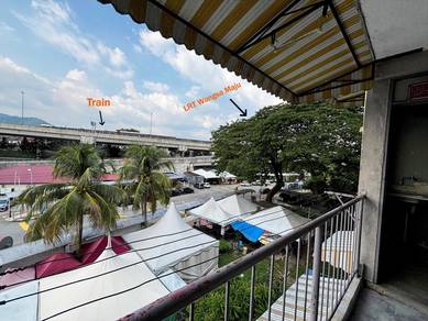 Flat Wangsa Maju seksyen 1 depan LRT (rujuk gambar pertama)