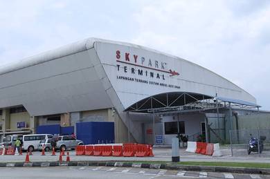 Invest RM1k/month <2R2carpark> Walk 2 School, KFC | 5min Airport & Uni