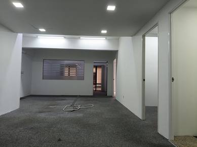 Plaza damas block c 1st floor 1100sf above mezzanine vacant now