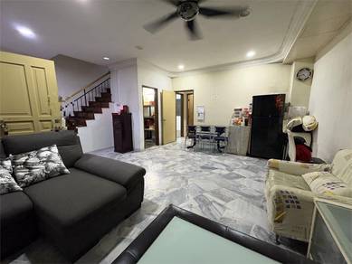 2-1/2 Storey Opposite Mc D Putra Permai 8, Equine Park Facing Open