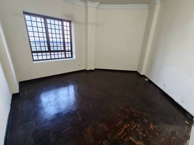 Blk A Level 14 Spacious unit for Rent @ Seri Mutiara Apartment