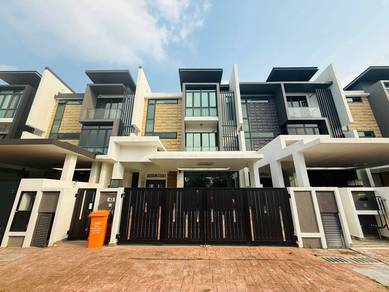 FACING OPEN 3 Storey Superlink Anggun Kirana Setia Alam
