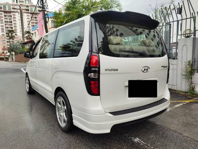 Hyundai GRAND STAREX 2.5 ROYALE FACELIFT (A)