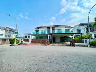 Prima Saujana, Kajang. Nicely Renovated 3 Storey Semi D Villa (Cluster