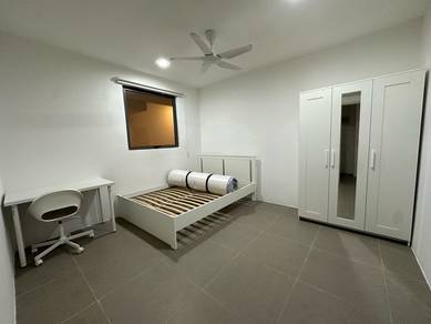 Suite Enesta, Kepong - Fully Furnished Master Room (Female Unit)