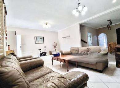 Spacious 2-Storey House in Tabuan Laru – Ready to Move In For Rent