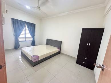 Suriamas Suites @Larkin Bedroom for rent