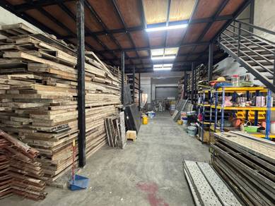 (Ready Now)(Mezzanine Floor) Shop lot at Jalan BBP 8 Bdr Putra Permai