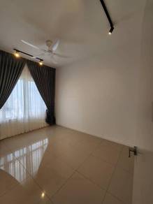 Savvy Riana Dutamas 4 Bedroom unit/aircond/balcony/curtains/savio