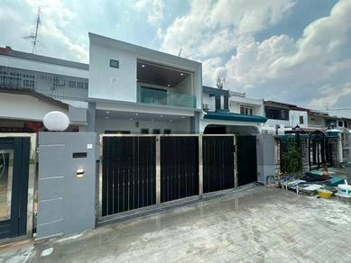 Jb town double storey renovated near to ciq,gated and guarded 22x80sqf