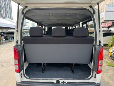 Toyota HIACE 2.5 Window Van Full Loan 15 Seat