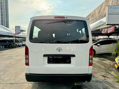 Toyota HIACE 2.5 WINDOW VAN 15 SEAT FULL LOAN